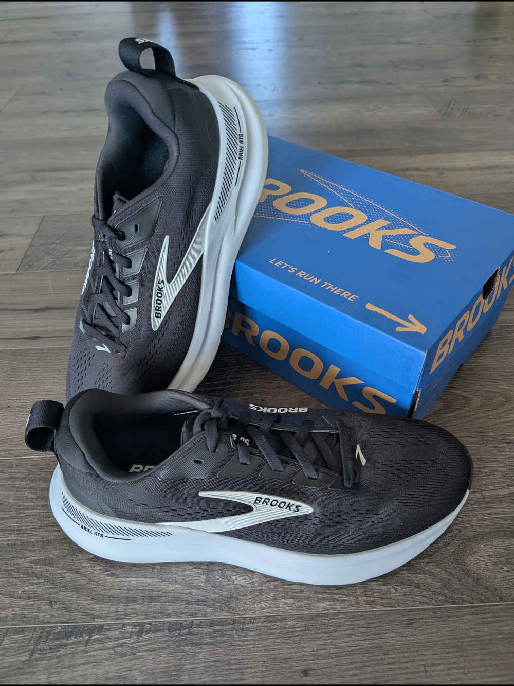 EXCELLENT CONDITION Brooks Ariel GTS 26 Women's 11B Black/Grey/White